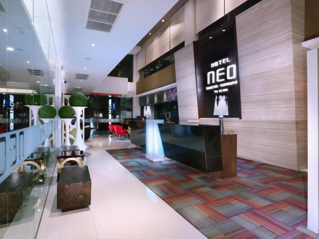 Hotel Neo Gubeng By Aston Surabaya Exterior foto