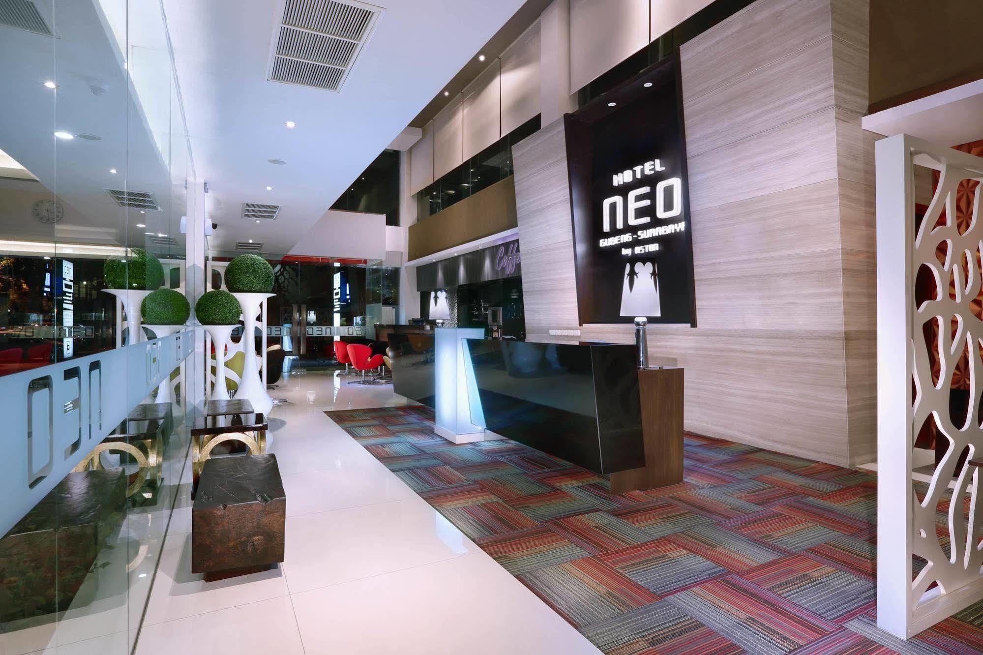 Hotel Neo Gubeng By Aston Surabaya Exterior foto